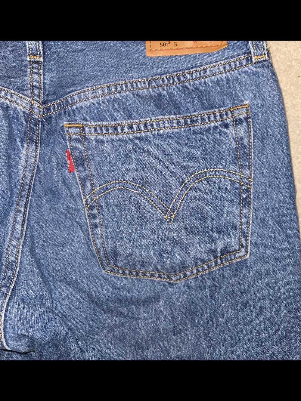 LEVI'S Straight Skinny Jeans in Dark Blue with Distressed Womens Size 4